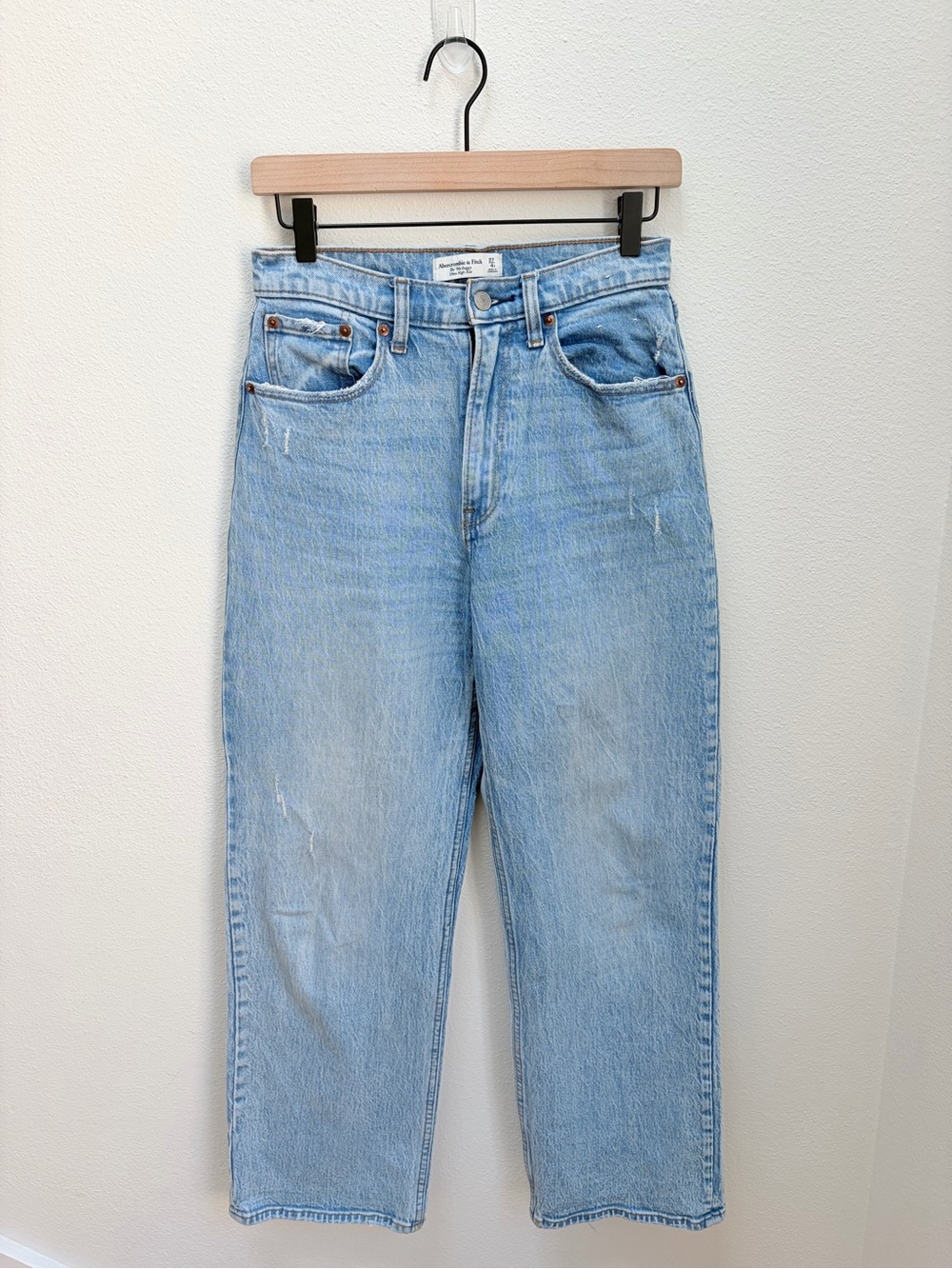 Abercrombie 90s Baggy Jeans Ultra High Rise Denim Light Wash Blue Size 27 Short - Picture 2 of 7
